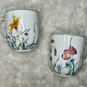 WILLIAMSBURG RESTORATION MOTTAHEDEH VISTA ALEGRE COFFEE MUG PAIR